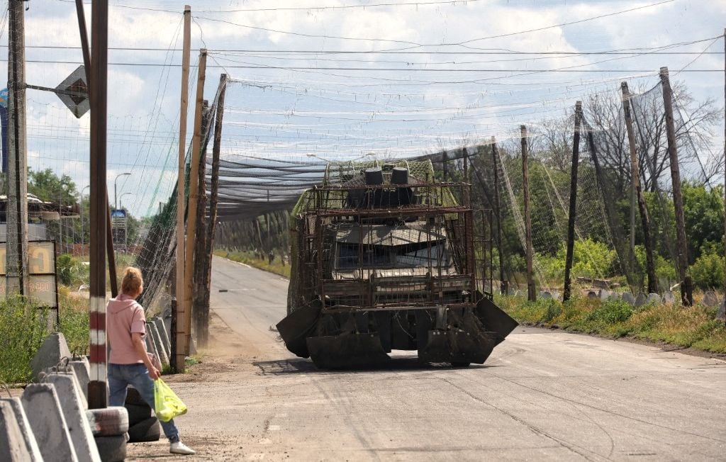 Los bombardeos se responden entre sí, con un elevado número de víctimas civiles en cada campo. Los bombardeos se responden entre sí, con un elevado número de víctimas civiles en cada campo.